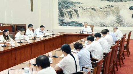 Le plus haut législateur chinois souligne les garanties législatives pour le développement des forces productives de nouvelle qualité