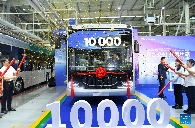 Henan : le 10 000e véhicule Yutong pour l'Asie centrale est sorti des chaînes à Zhengzhou