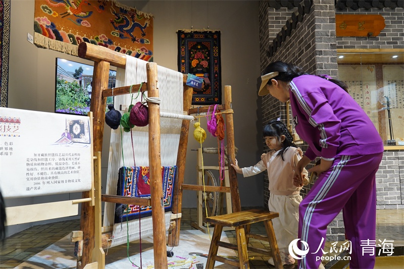 Qinghai : à Xining, un artisan fait du patrimoine culturel immatériel une partie de la vie moderne