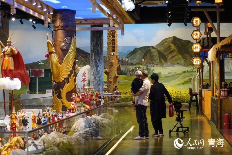 Qinghai : à Xining, un artisan fait du patrimoine culturel immatériel une partie de la vie moderne
