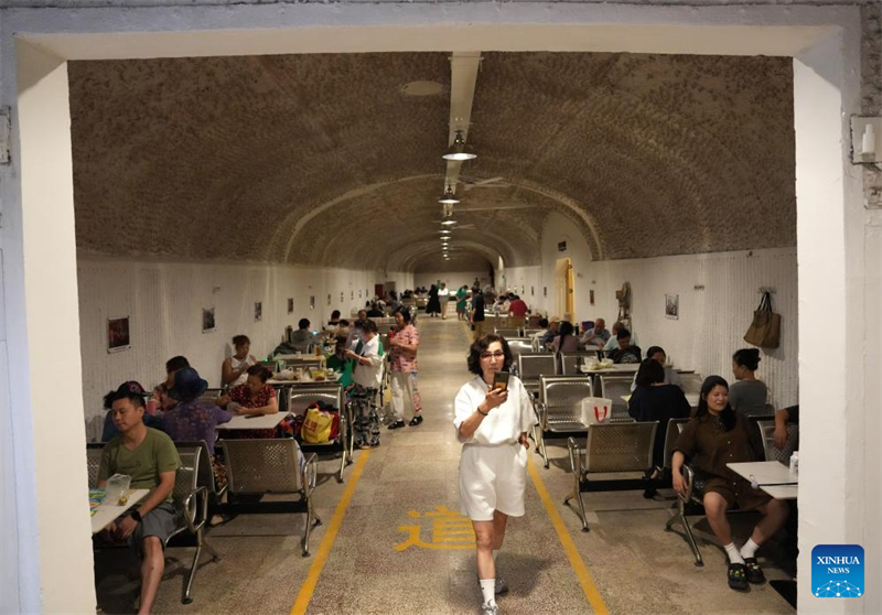 Zhejiang : face à la canicule, Hangzhou ouvre ses abris antiaériens au public