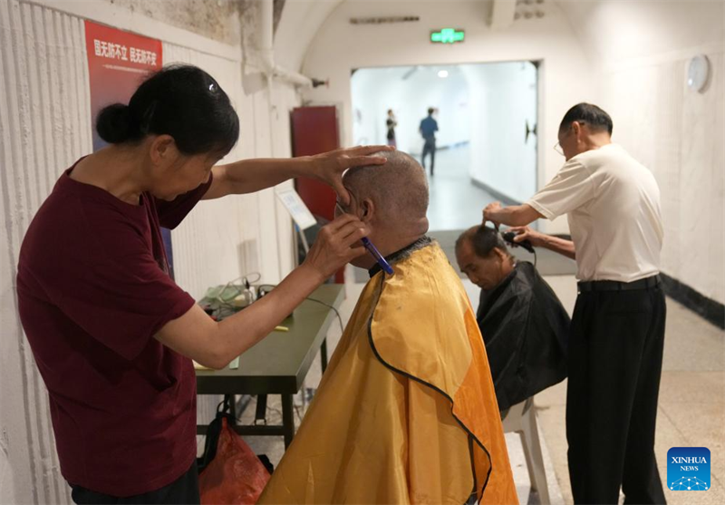 Zhejiang : face à la canicule, Hangzhou ouvre ses abris antiaériens au public