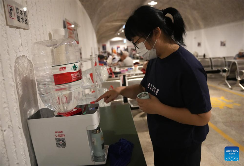 Zhejiang : face à la canicule, Hangzhou ouvre ses abris antiaériens au public