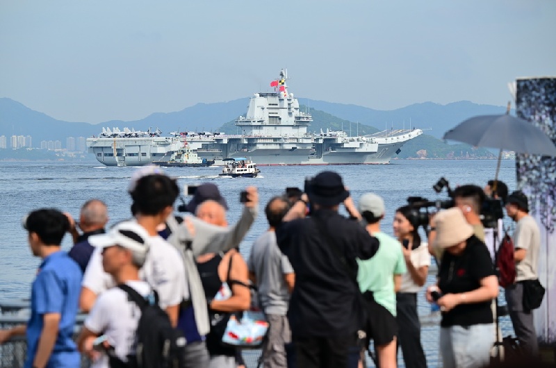 Le porte-avions Shandong est arrivé à Hong Kong pour une première visite