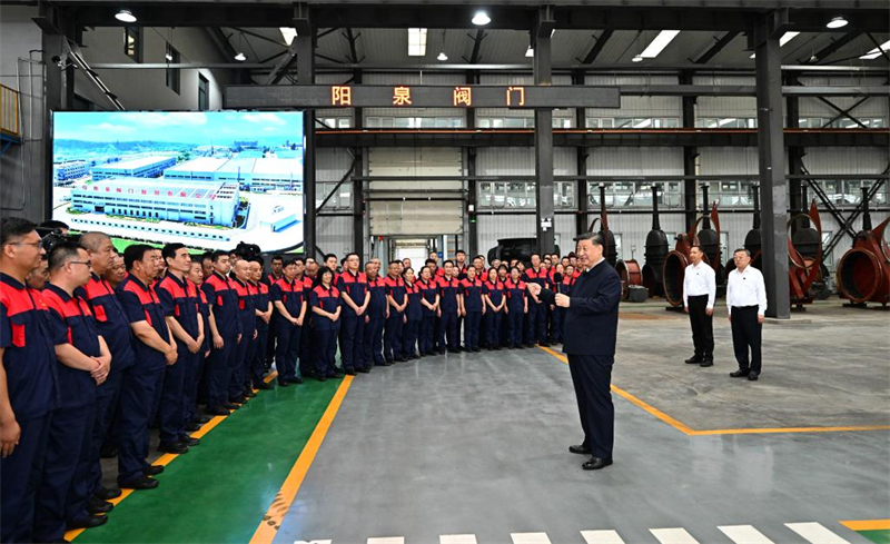 Xi Jinping inspecte une entreprise manufacturière au Shanxi