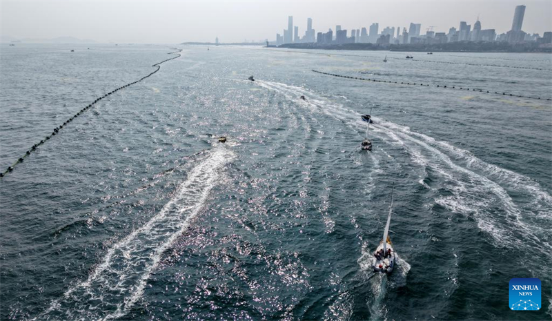 Shandong : une croisière organisée à Qingdao pour célébrer le 20e anniversaire de la Journée maritime de Chine