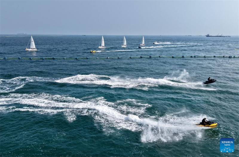 Shandong : une croisière organisée à Qingdao pour célébrer le 20e anniversaire de la Journée maritime de Chine