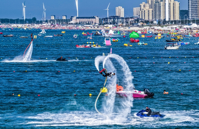 Shandong : les joies des activités aquatiques en mer à Rongcheng pour échapper aux chaleurs estivales