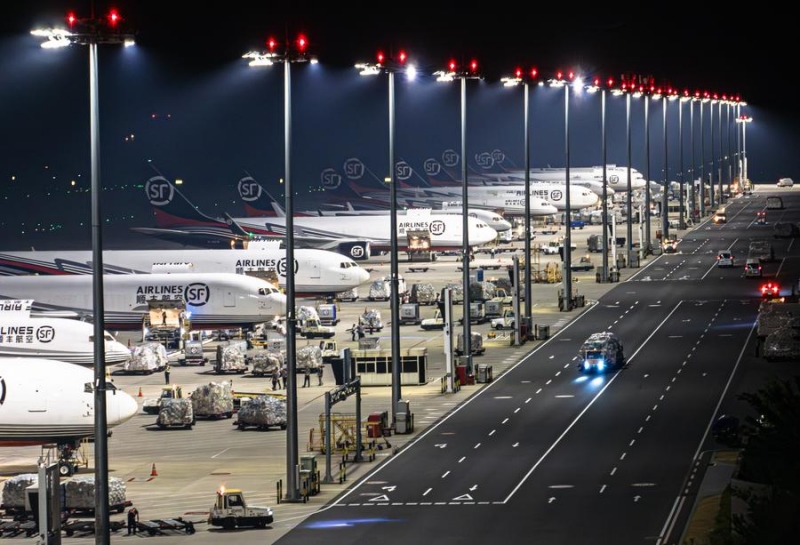 Hubei : en visite nocturne à Ezhou, premier aéroport chinois axé sur le fret