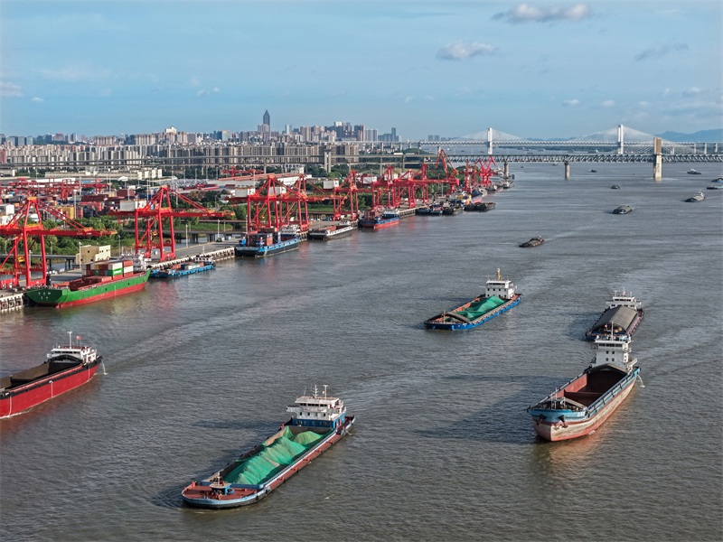 Anhui : la production du port intelligent de Wuhu bat son plein
