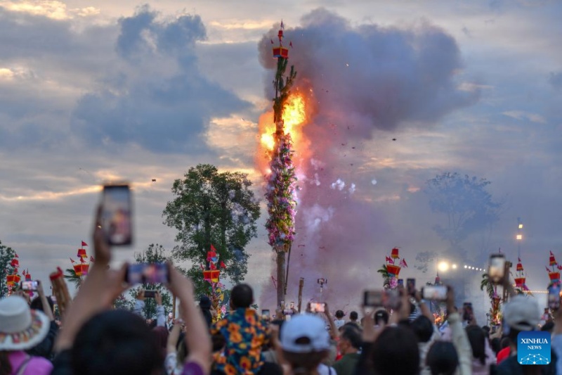 Yunnan : un festival des torches célébré à Dali