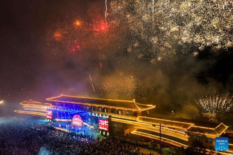 Yunnan : un festival des torches célébré à Dali