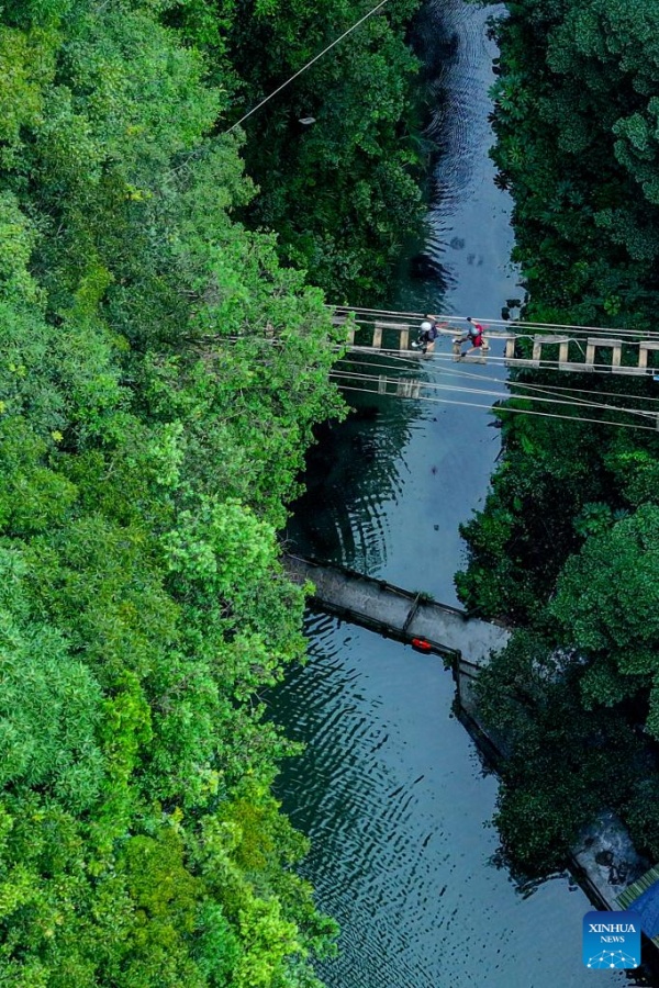 Guizhou : les paysages karstiques uniques du comté de Kaiyang attirent les touristes