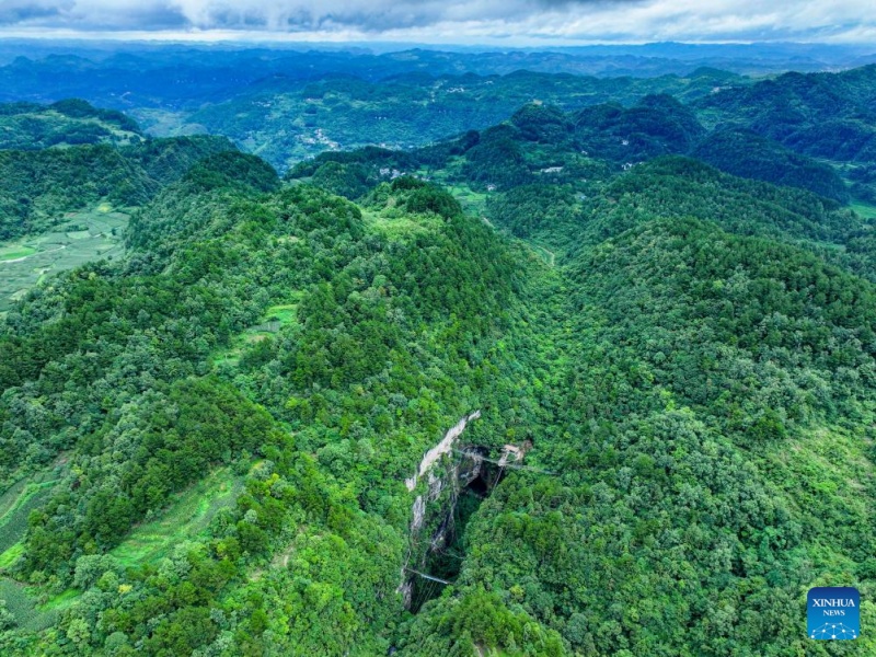 Guizhou : les paysages karstiques uniques du comté de Kaiyang attirent les touristes
