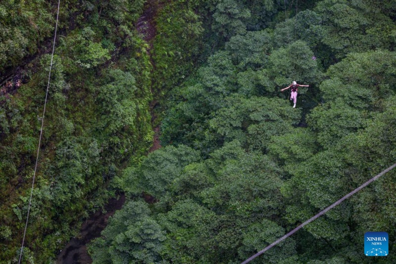 Guizhou : les paysages karstiques uniques du comté de Kaiyang attirent les touristes