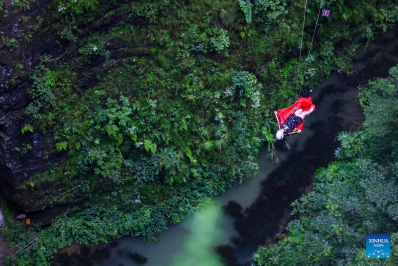 Guizhou : les paysages karstiques uniques du comté de Kaiyang attirent les touristes
