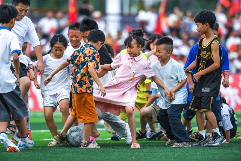 Guizhou : la Super Ligue de football des villages reprend, illustrant la résilience de la population après les inondations