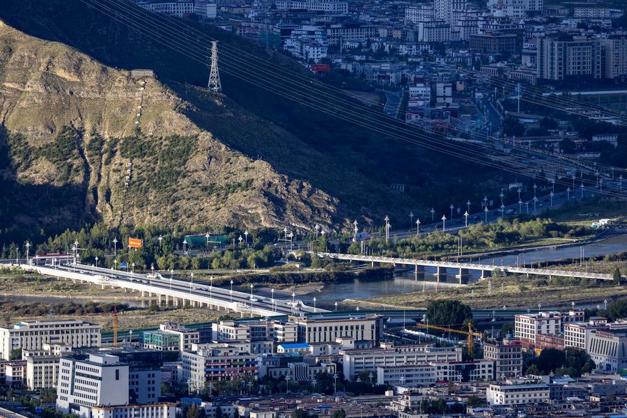 Xizang: les ponts de Lhassa, incarnation du développement du Xizang