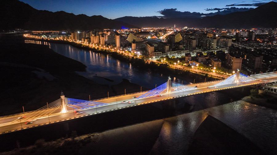 Xizang: les ponts de Lhassa, incarnation du développement du Xizang