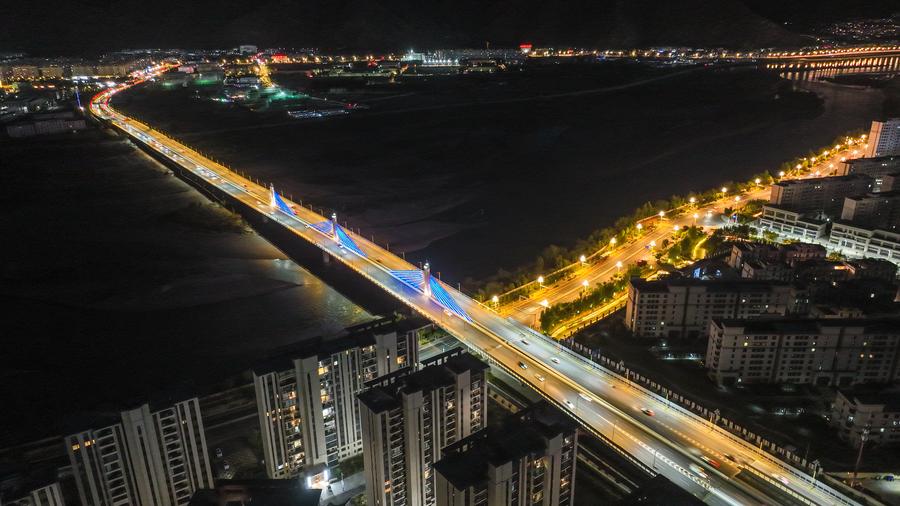 Xizang: les ponts de Lhassa, incarnation du développement du Xizang