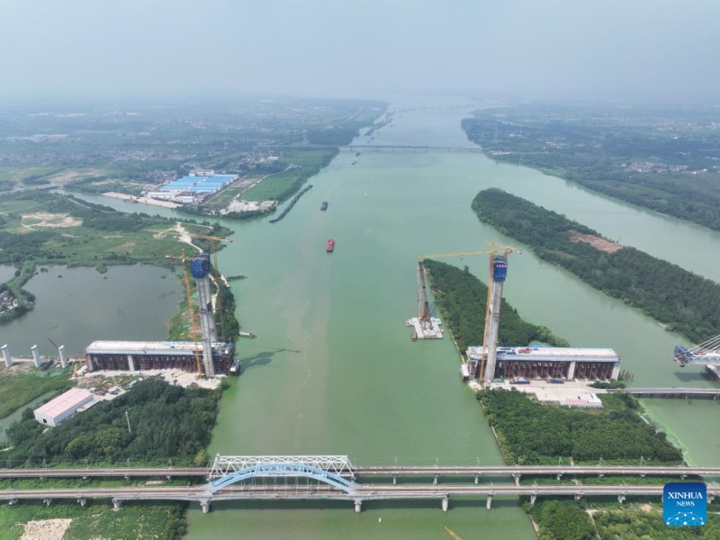 Jiangsu : la tour principale du pont de Yangzhou sur le Grand canal Beijing-Hangzhou a reçu sa couverture