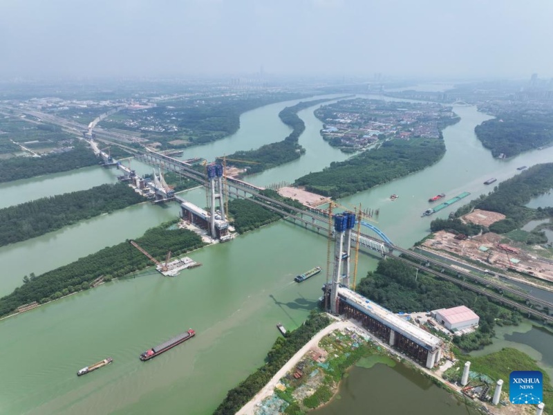 Jiangsu : la tour principale du pont de Yangzhou sur le Grand canal Beijing-Hangzhou a reçu sa couverture