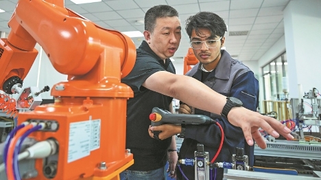 Comment l'aide à la formation offerte par la Chine aide à autonomiser le Sud Global