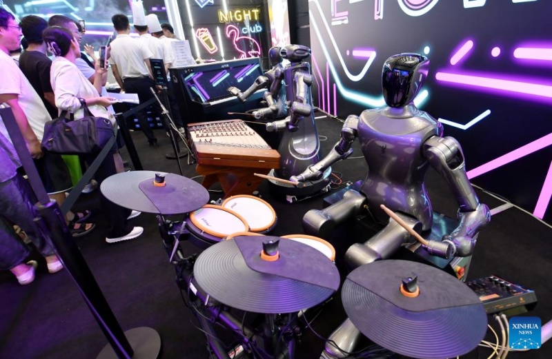Les robots humanoïdes en vedette à la Conférence mondiale des robots à Beijing
