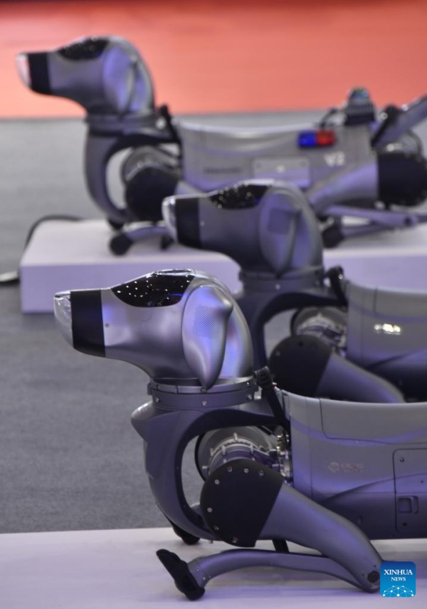 Les robots humanoïdes en vedette à la Conférence mondiale des robots à Beijing