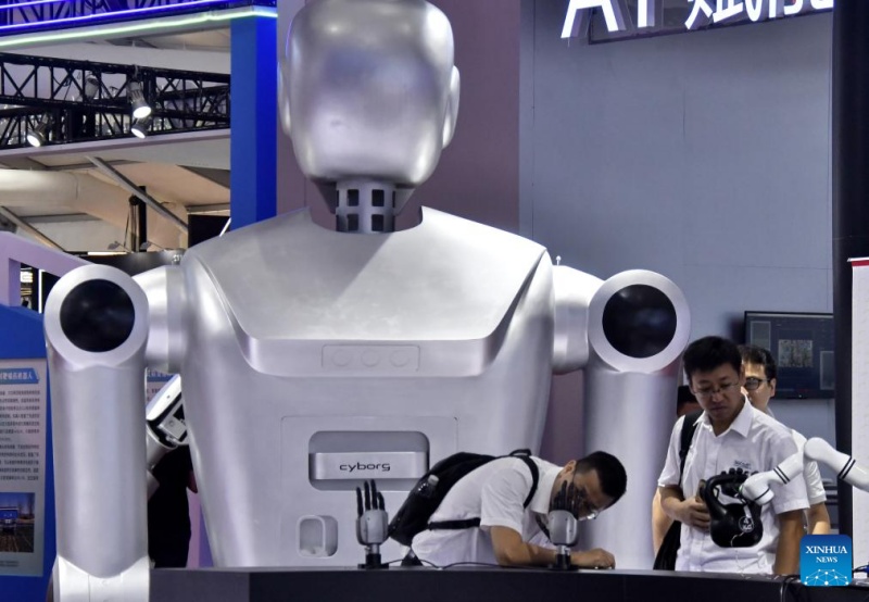 Les robots humanoïdes en vedette à la Conférence mondiale des robots à Beijing