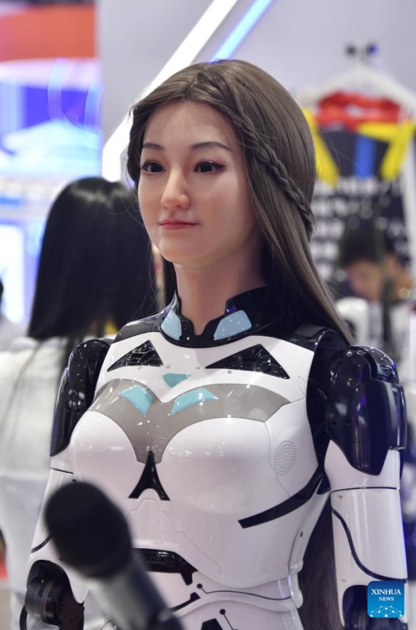 Les robots humanoïdes en vedette à la Conférence mondiale des robots à Beijing