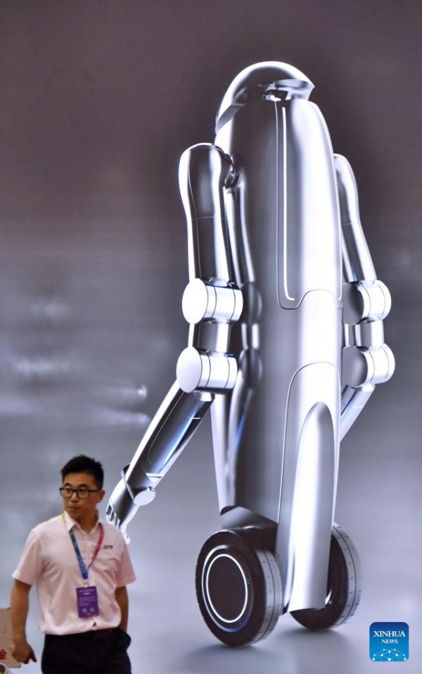 Les robots humanoïdes en vedette à la Conférence mondiale des robots à Beijing
