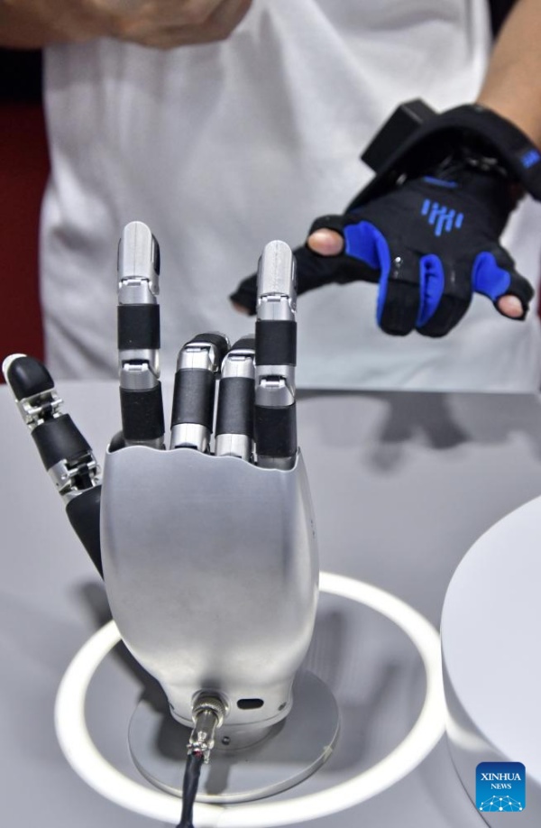 Les robots humanoïdes en vedette à la Conférence mondiale des robots à Beijing