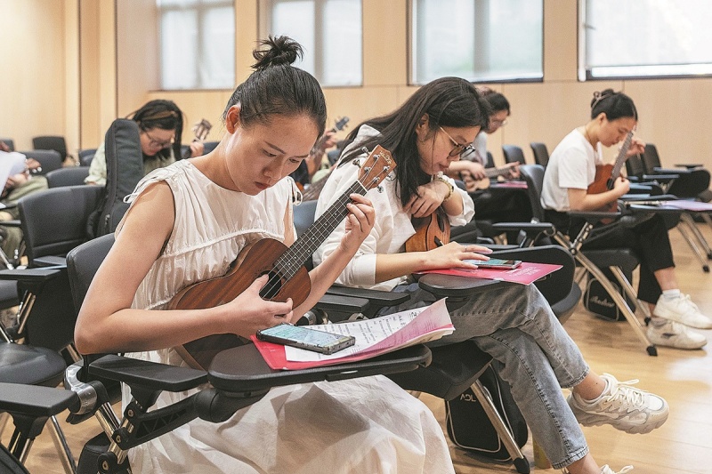 Les adultes chinois de plus en plus nombreux à assister à des cours du soir pour poursuivre leurs passions