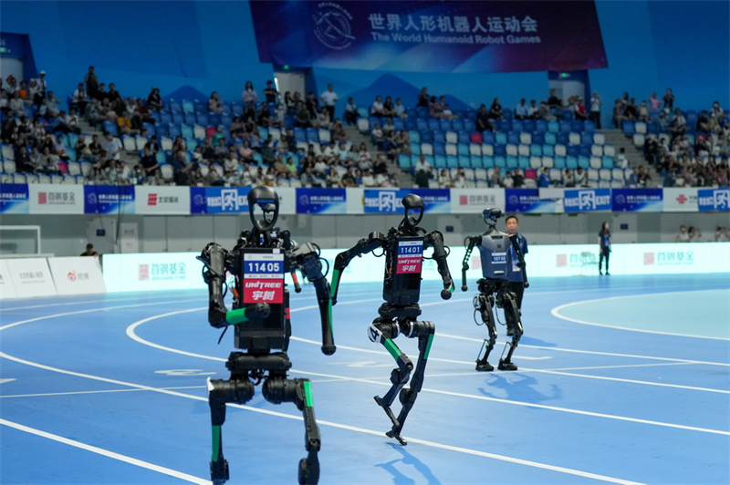 Une spectaculaire bataille d'« hommes volants » aux Jeux mondiaux des robots humanoïdes 2025 à Beijing