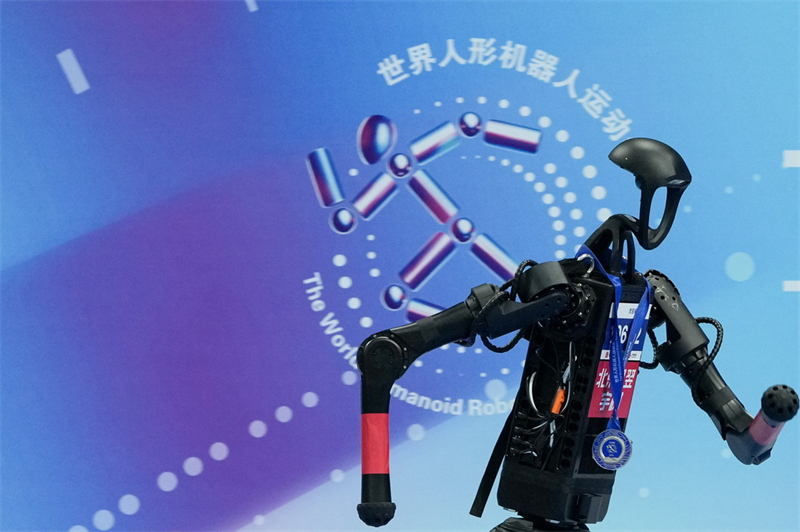 Une spectaculaire bataille d'« hommes volants » aux Jeux mondiaux des robots humanoïdes 2025 à Beijing