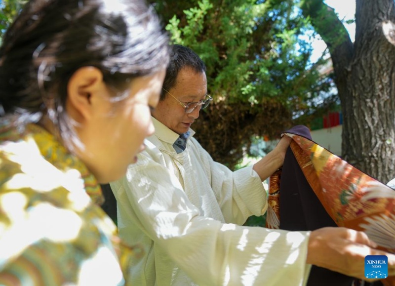 Xizang : histoire en photos d'un héritier de la technique de fabrication de costumes de Lhassa