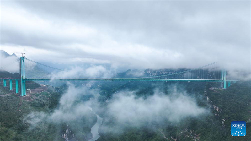 Guizhou : un test de charge lancé sur le pont du Grand Canyon de Huajiang