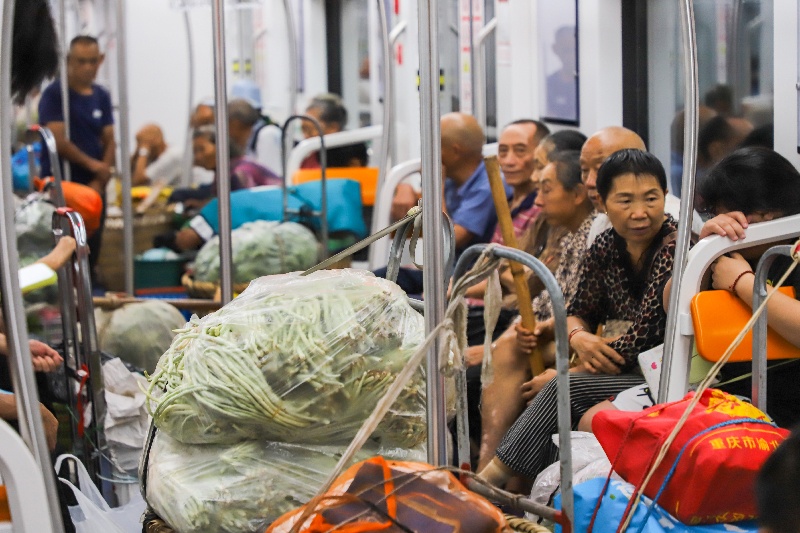 Chongqing : Une ligne de métro dédiée aux agriculteurs et leurs paniers
