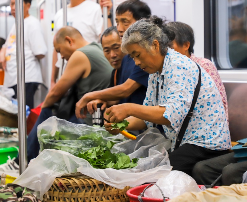 Chongqing : Une ligne de métro dédiée aux agriculteurs et leurs paniers