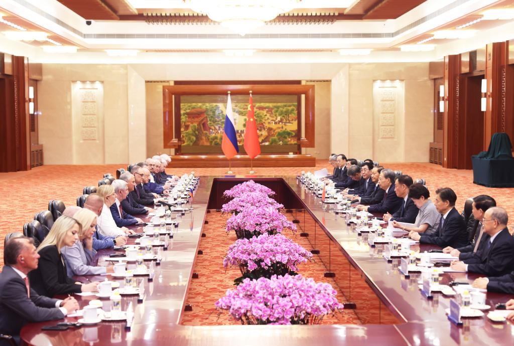 Le plus haut législateur chinois appelle à renforcer la coopération parlementaire sino-russe