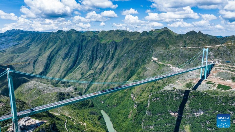 Guizhou : fin du test de charge sur le pont le plus haut du monde