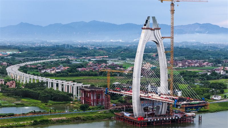 Guangdong : la construction du grand pont de Beijiang à Qingyuan bat son plein