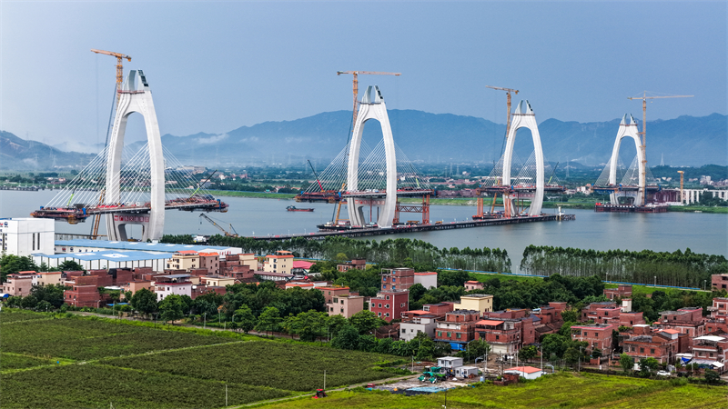 Guangdong : la construction du grand pont de Beijiang à Qingyuan bat son plein