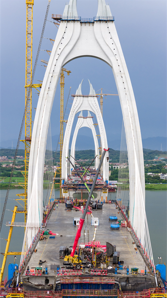 Guangdong : la construction du grand pont de Beijiang à Qingyuan bat son plein
