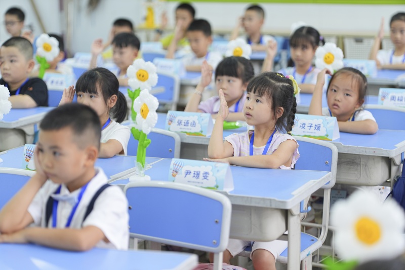 Chongqing : l'inscription des nouveaux élèves marque le début de la rentrée