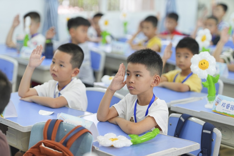 Chongqing : l'inscription des nouveaux élèves marque le début de la rentrée