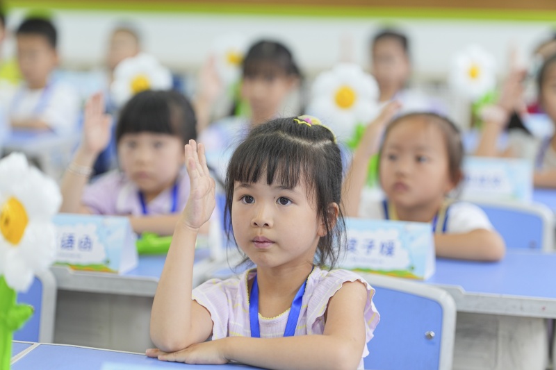 Chongqing : l'inscription des nouveaux élèves marque le début de la rentrée