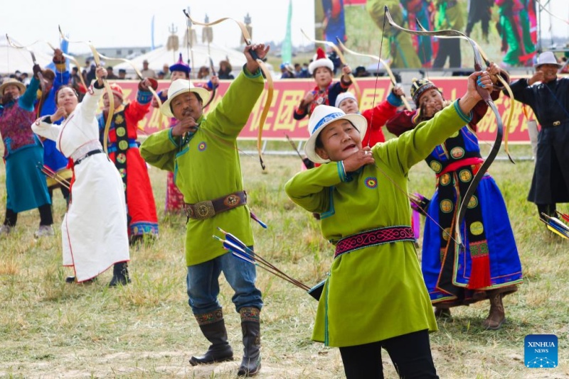Qinghai : début d'une foire du Nadam à Golmud