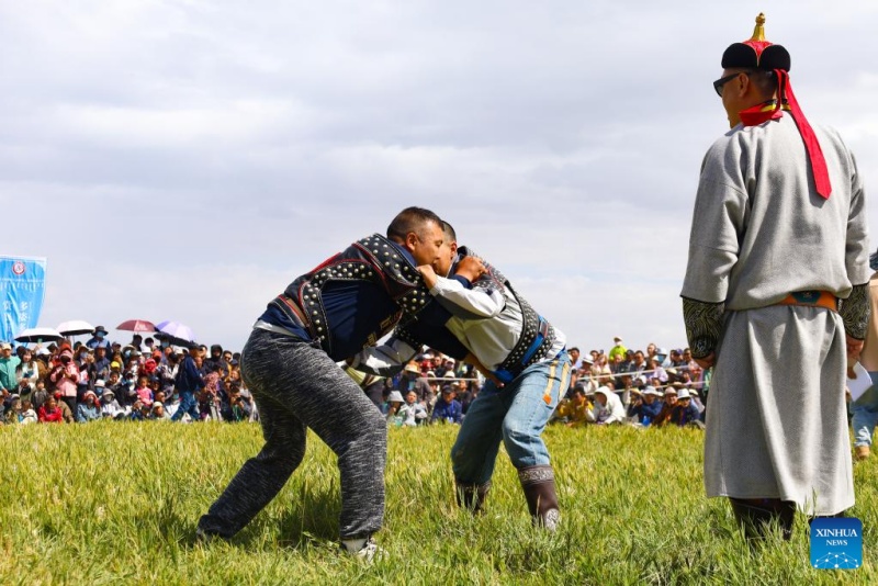 Qinghai : début d'une foire du Nadam à Golmud